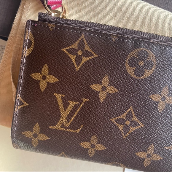 Louis Vuitton Adele Fuchsia Compact Wallet - Picture 17 of 17